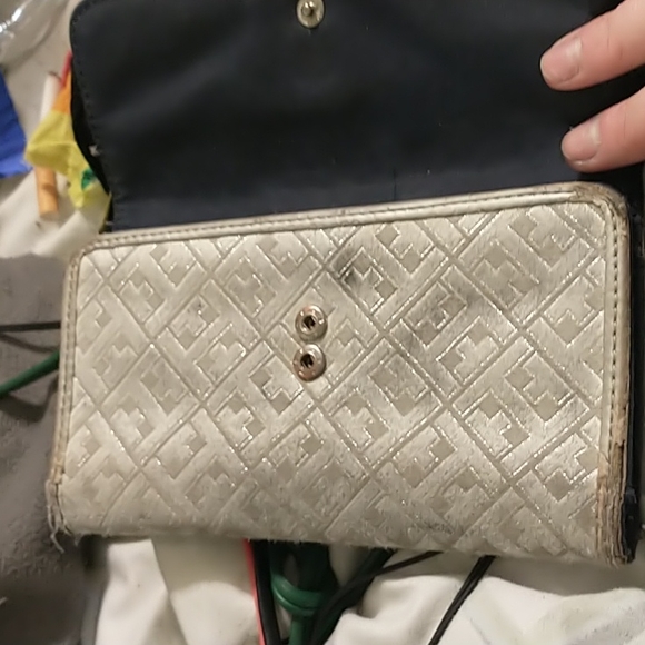 Silver Tommy hilfiger wallet - Picture 3 of 3